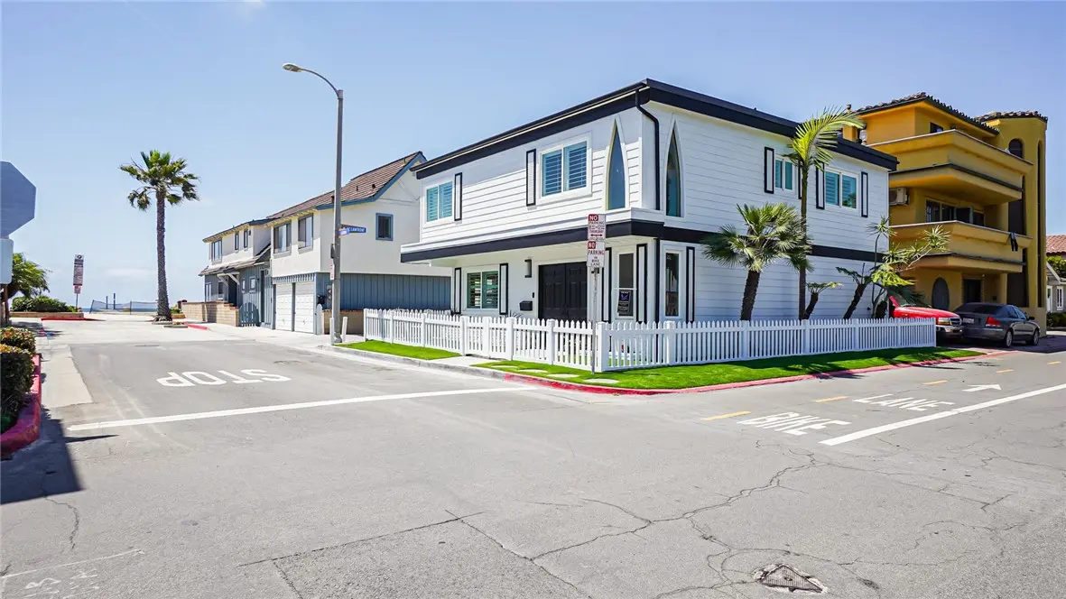 Residential Lease for rent at 6601 Seashore, Newport Beach, Orange County, CA featuring 3 beds and 2 baths