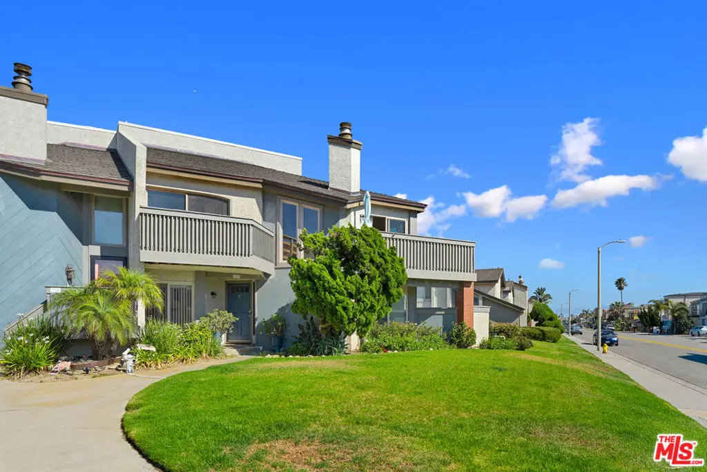 Condominium for sale at 4532 La Brea Street, Oxnard, CA featuring 2 beds and 2 baths