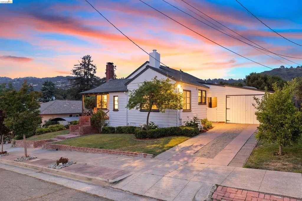 Single Family Residence for sale at 4638 Reinhardt Dr, Oakland, CA featuring 2 beds and 1 bath