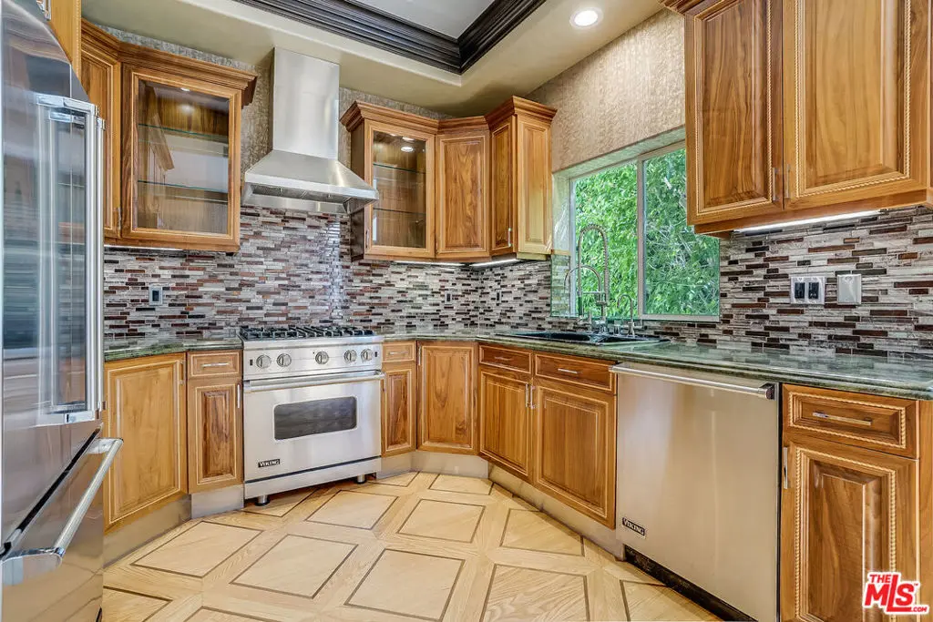 Condominium for rent at 4520 Fulton Avenue 5, Los Angeles, CA featuring 3 beds and 3 baths