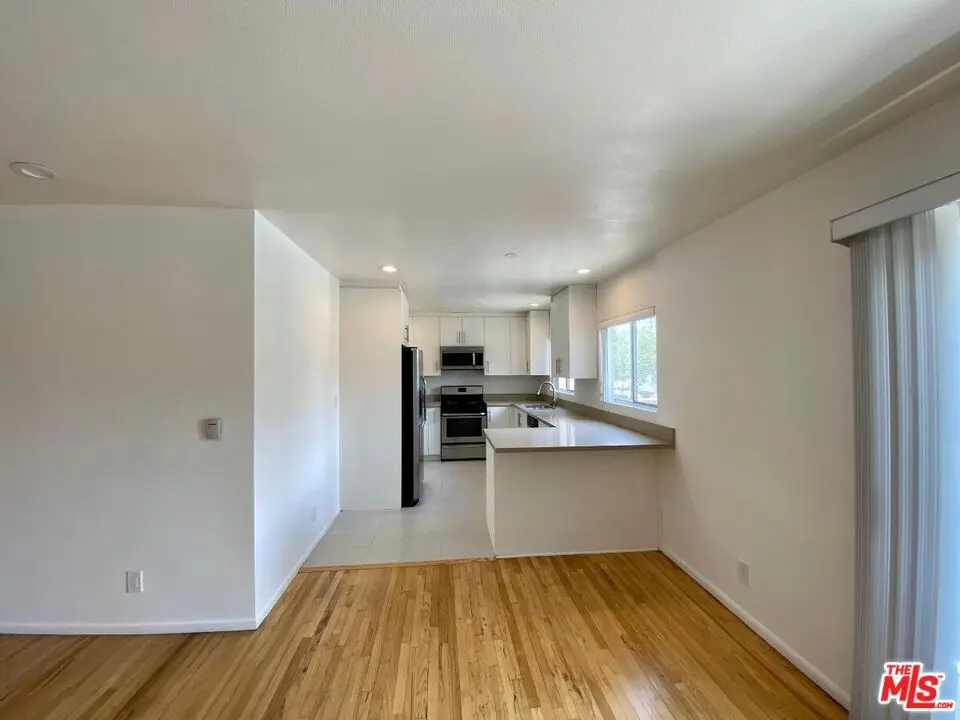 Residential Lease for rent at 149 S Hayworth Avenue 4, Los Angeles, Los Angeles County, CA featuring 3 beds and 2 baths