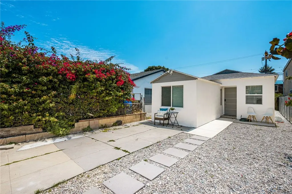 Residential Lease for rent at 5157 Inglewood, Los Angeles, Los Angeles County, CA featuring 3 beds and 1 bath