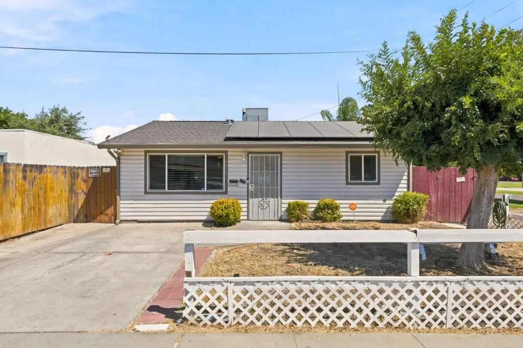 Single Family Residence for sale at 521 Oregon Street, Manteca, CA featuring 1 bed and 1 bath