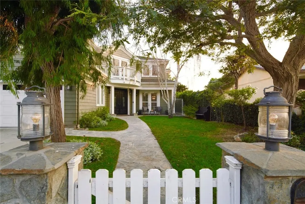 1534 3rd Street, Manhattan Beach, CA — listing photo 1