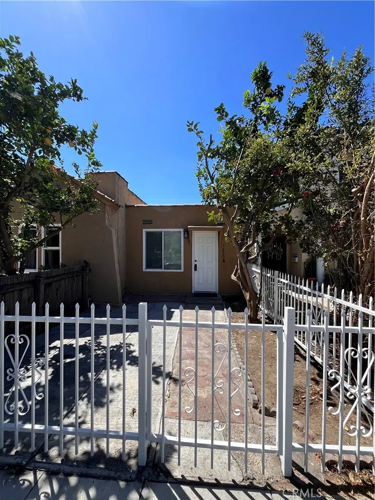 Quadruplex for rent at 1634 W Parade Street A, Long Beach, CA featuring 2 beds and 1 bath