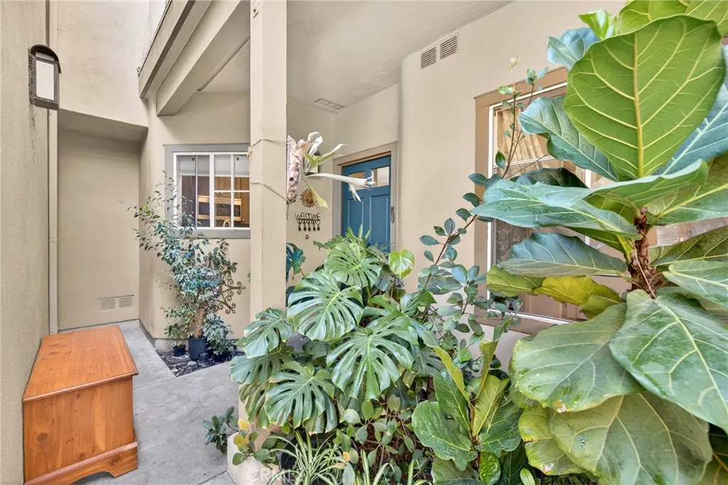 Condominium for sale at 96 Abrigo, Rancho Santa Margarita, CA featuring 2 beds and 2 baths