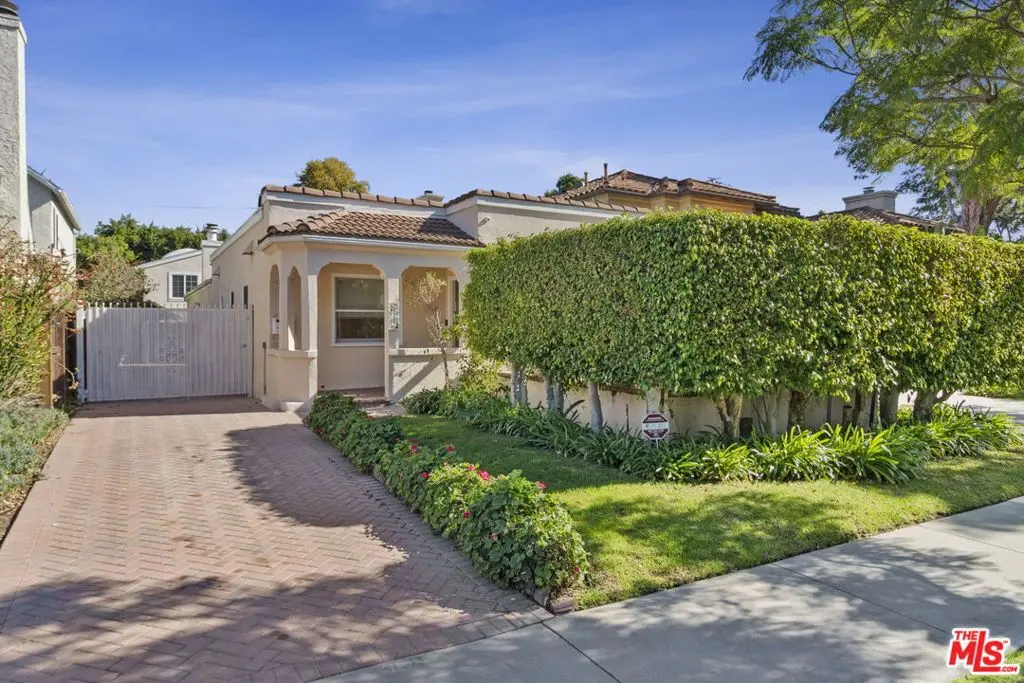 Single Family Residence for rent at 2128 Camden Avenue, Los Angeles, CA featuring 3 beds and 3 baths