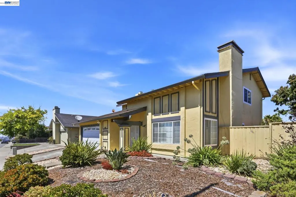 Single Family Residence for sale at 148 Valley Oak Ln, Vallejo, CA featuring 4 beds and 3 baths