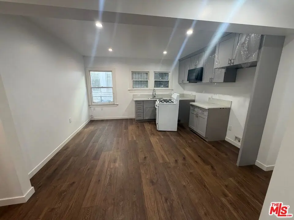1021 1/4 S Burlington Avenue, Los Angeles, CA — listing photo 1