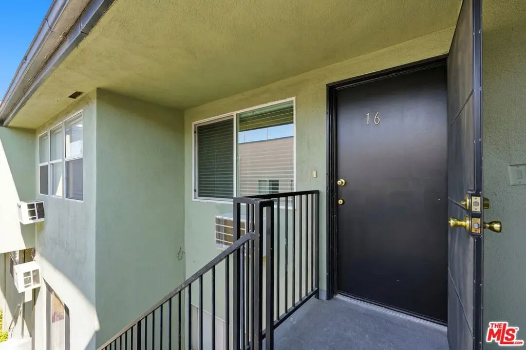 Residential Lease for rent at 1818 N Kingsley Drive 16, Los Angeles, Los Angeles County, CA and 1 bath