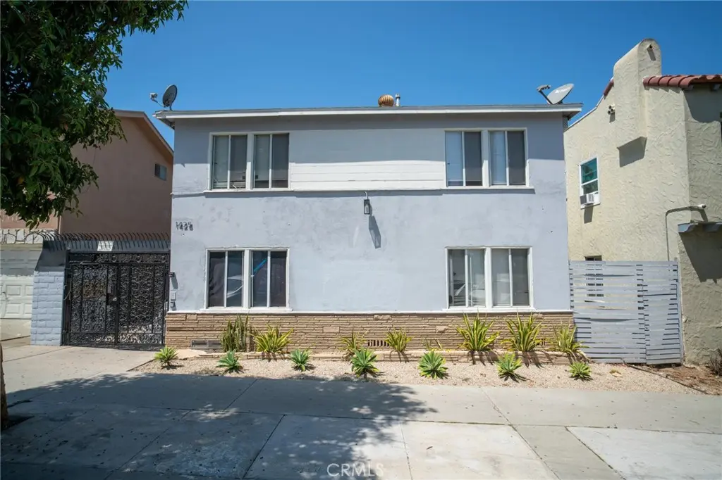 1425 Cedar Avenue, Long Beach, CA — listing photo 1