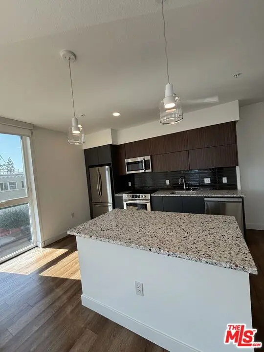 Residential Lease for rent at 2880 James M Wood Boulevard 213, Los Angeles, Los Angeles County, CA featuring 1 bed and 1 bath