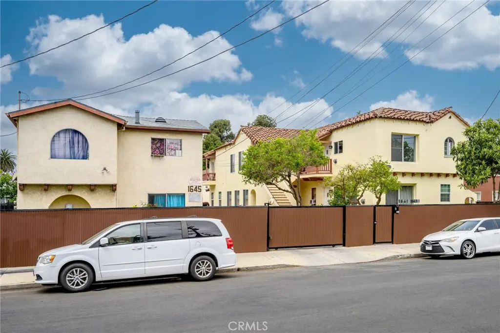 Residential Lease for rent at 1643 S Catalina Street 1/2A, Los Angeles, Los Angeles County, CA featuring 1 bed and 1 bath