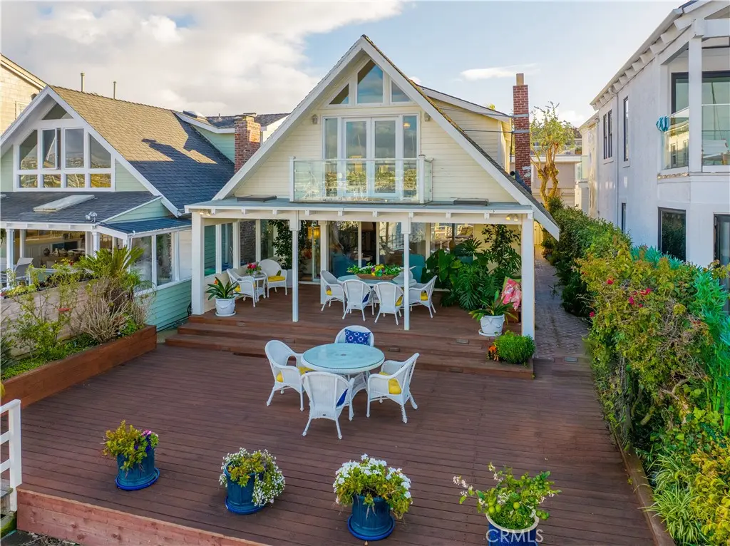 Residential Lease for rent at 1128 E Balboa, Newport Beach, Orange County, CA featuring 3 beds and 4 baths