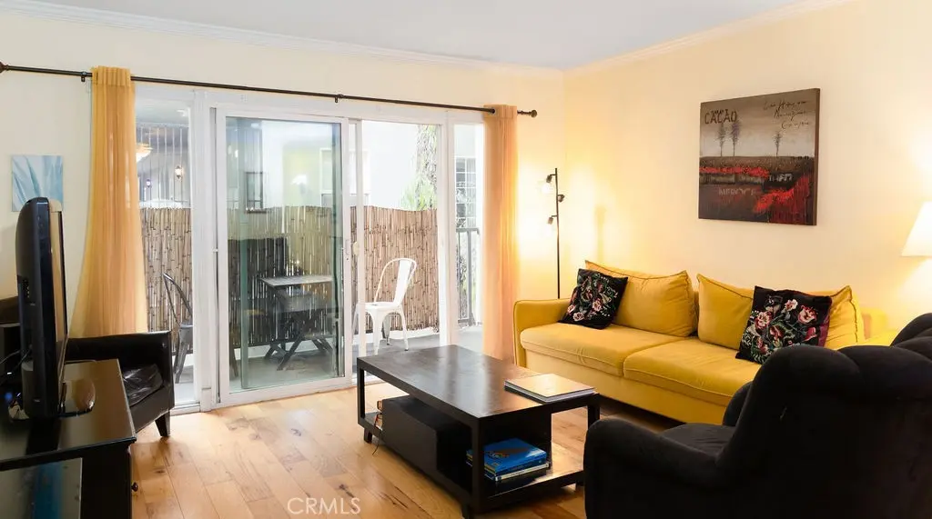 15344 Weddington Street 104, Sherman Oaks, CA — listing photo 1