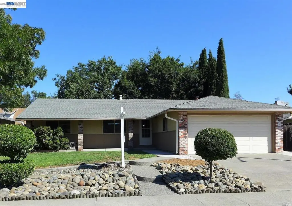 Single Family Residence for sale at 225 Riverdale Ave, Vacaville, CA featuring 4 beds and 2 baths