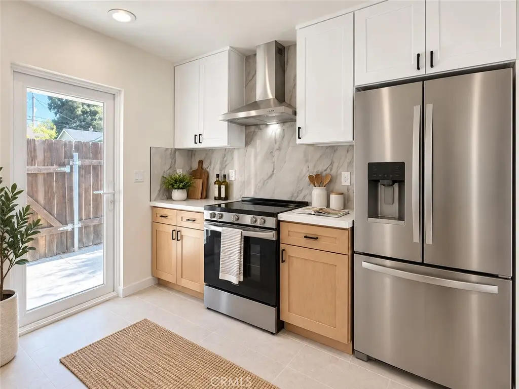 284 N Palm Avenue D, Upland, CA — listing photo 1