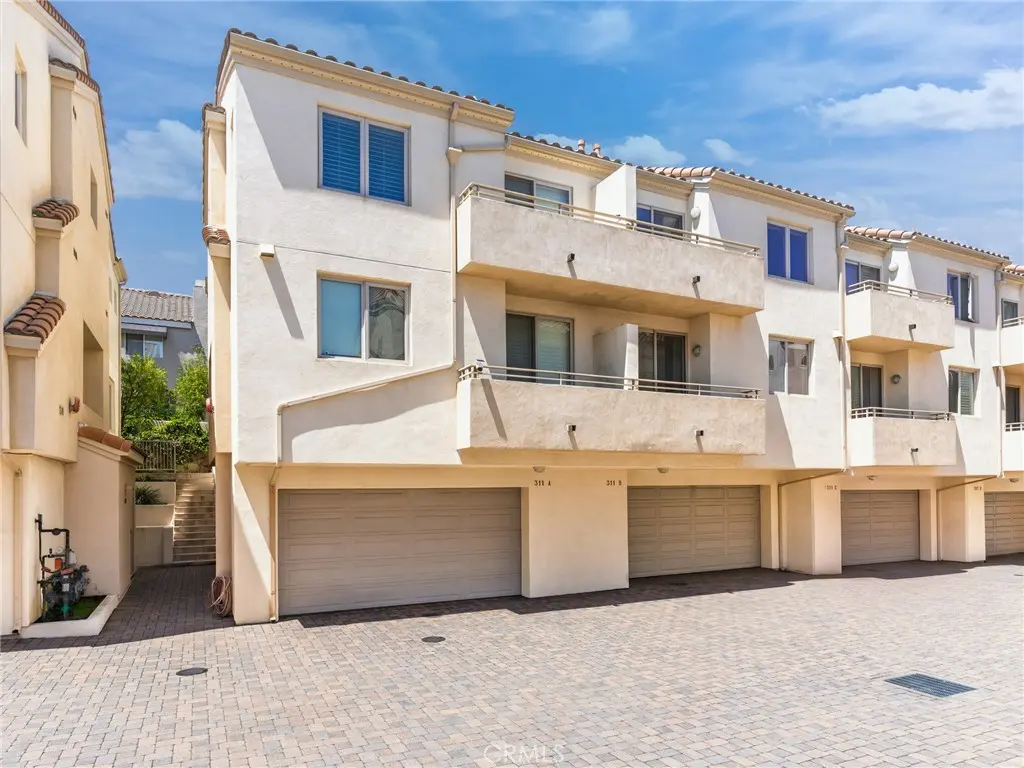 311 Kansas Street B, El Segundo, CA — listing photo 1