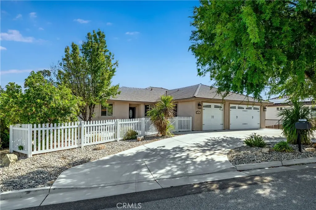725 Red Cloud Road, Paso Robles, CA — listing photo 1