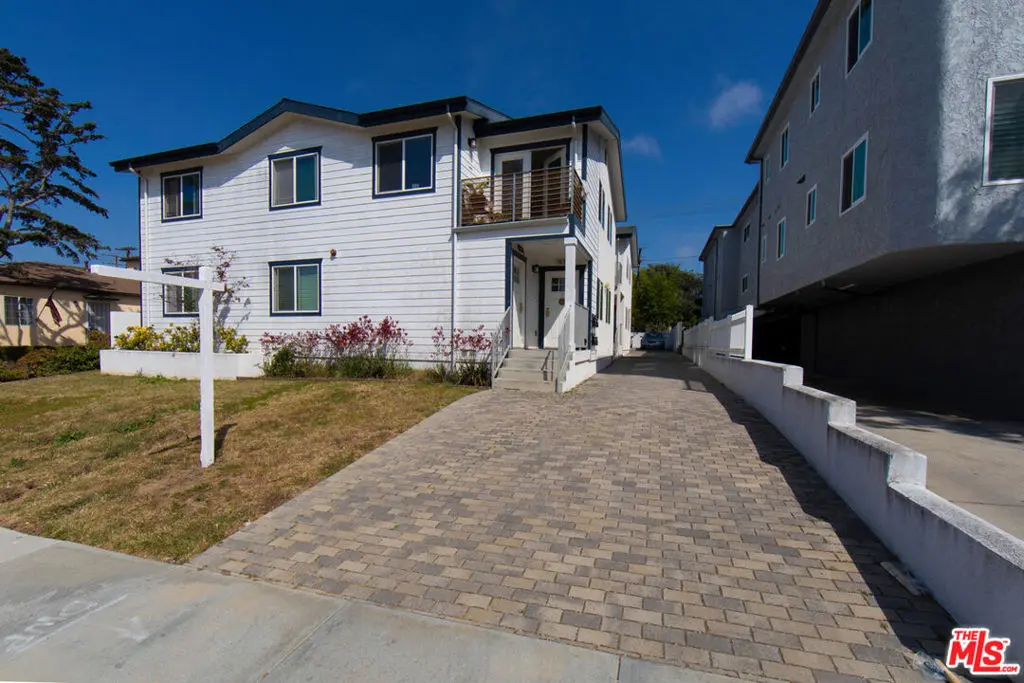 Residential Lease for rent at 7834 1/2 Flight Avenue, Los Angeles, Los Angeles County, CA featuring 3 beds and 2 baths