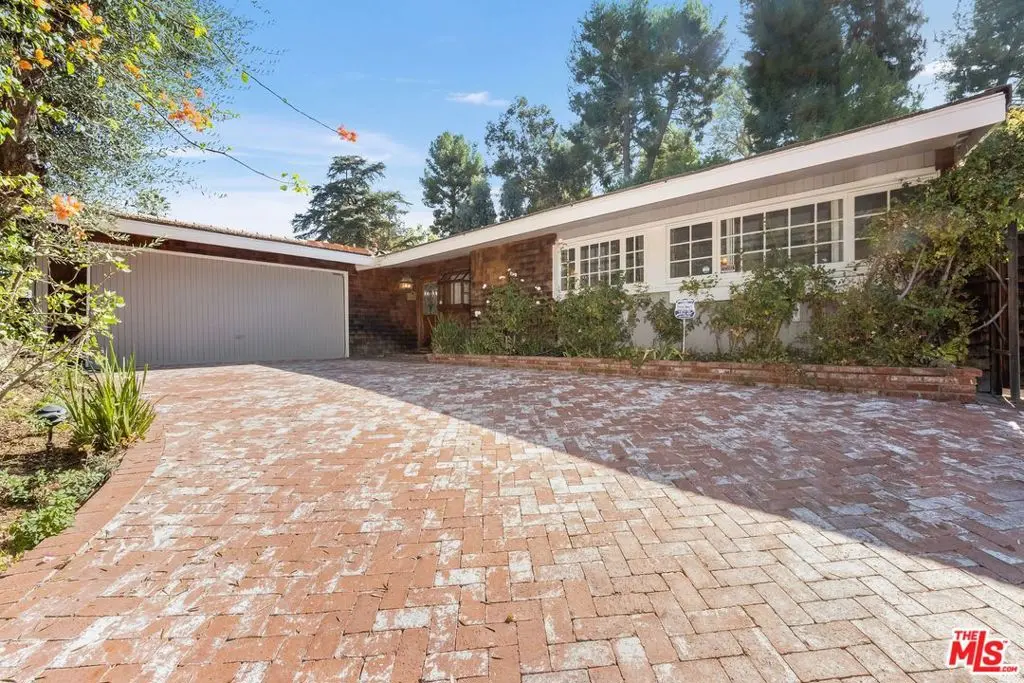 5824 Laramie Avenue, Woodland Hills, CA — listing photo 1