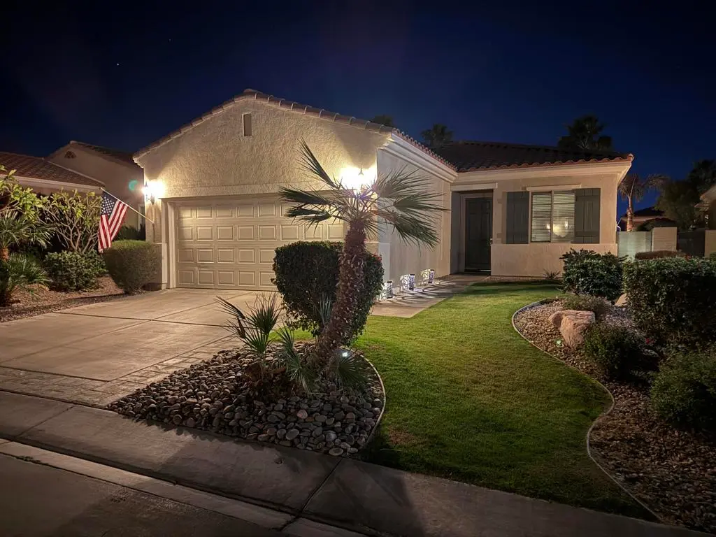 Residential Lease for rent at 81919 Avenida Bienvenida, Indio, Riverside County, CA featuring 2 beds and 2 baths