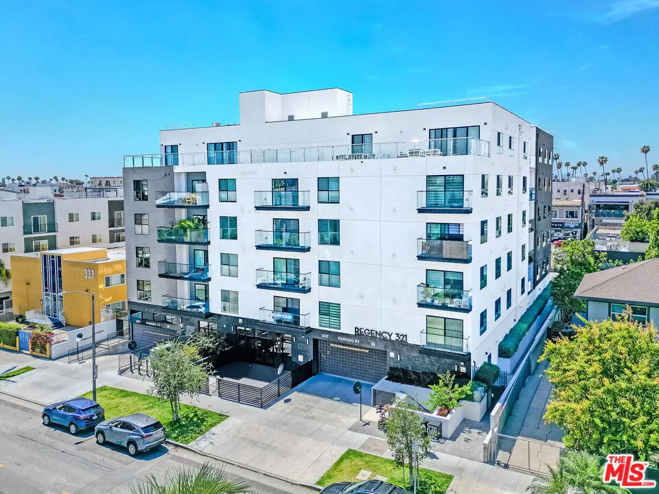 Condominium for sale at 321 S Oxford Avenue 405, Los Angeles, CA featuring 3 beds and 2 baths
