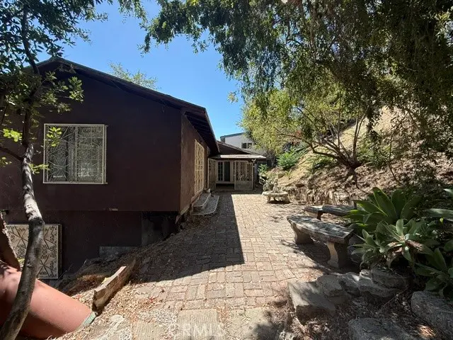 Single Family Residence for sale at 2540 Onyx, Los Angeles, CA featuring 4 beds and 2 baths