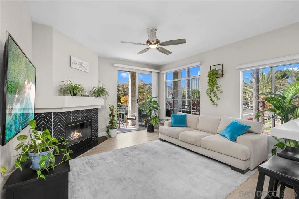 Condominium for sale at 2150 Camino de la Reina 4204, San Diego, CA featuring 2 beds and 2 baths