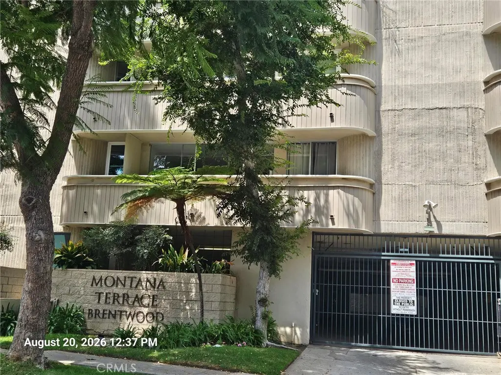 Condominium for sale at 11645 Montana Avenue 110, Los Angeles, CA featuring 1 bed and 1 bath