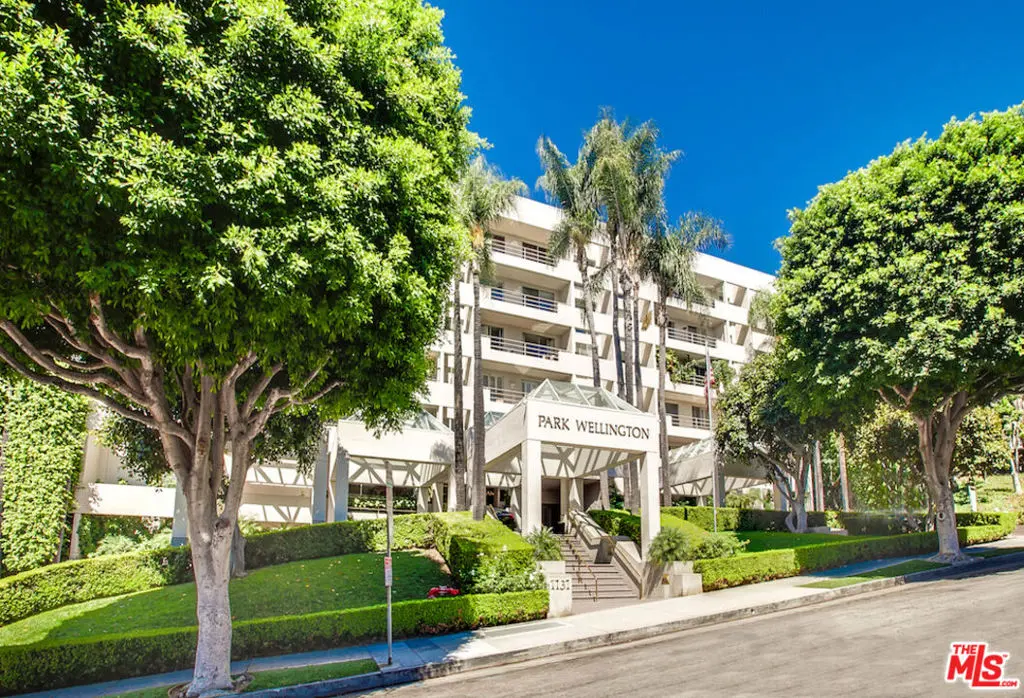 Residential Lease for rent at 1131 Alta Loma Road 602, West Hollywood, Los Angeles County, CA featuring 2 beds and 3 baths