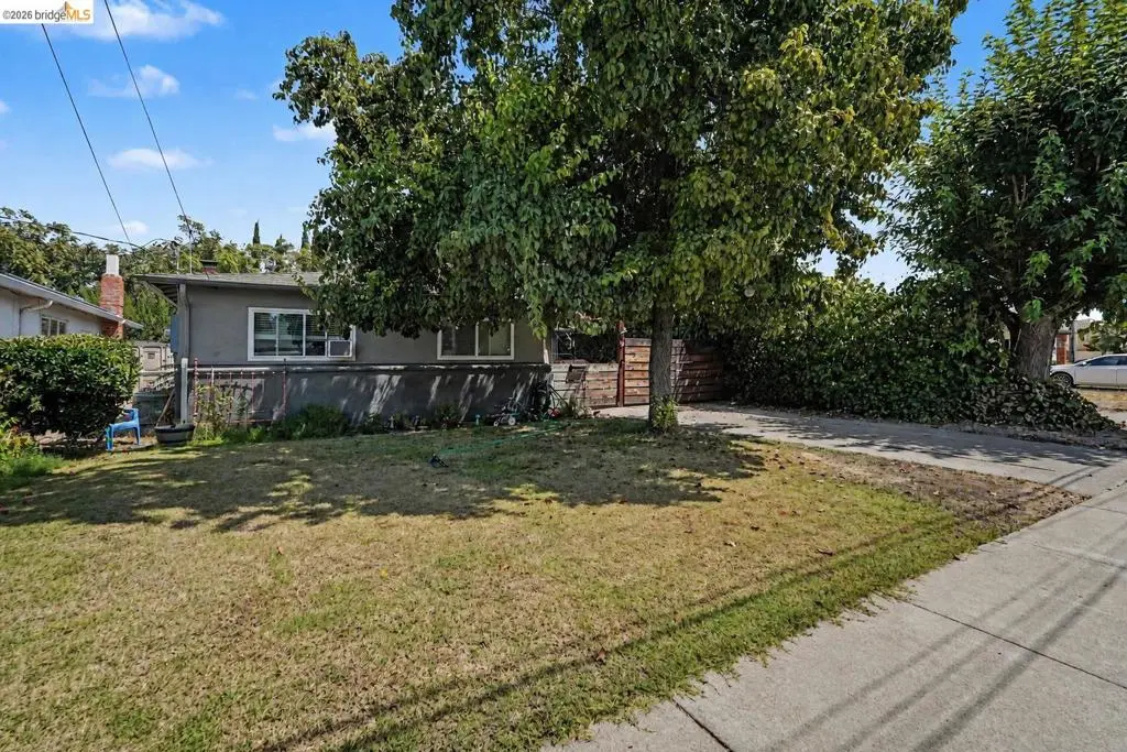 Single Family Residence for sale at 536 4Th St, Brentwood, CA featuring 3 beds and 1 bath