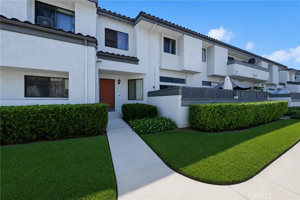 32 Brownfield Lane, Pomona, CA — listing photo 1