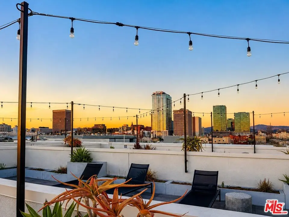 Residential Lease for rent at 2880 James M Wood 321, Los Angeles, Los Angeles County, CA and 1 bath