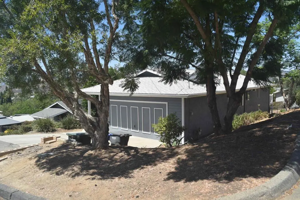 604 Porter Street, Fallbrook, CA — listing photo 1