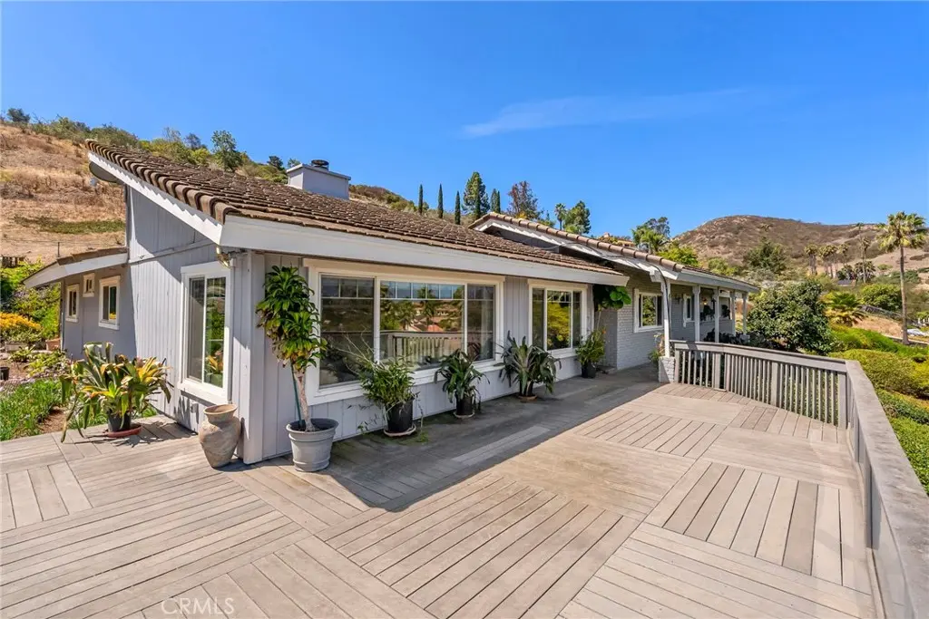5012 Sleeping Indian, Fallbrook, CA — listing photo 1