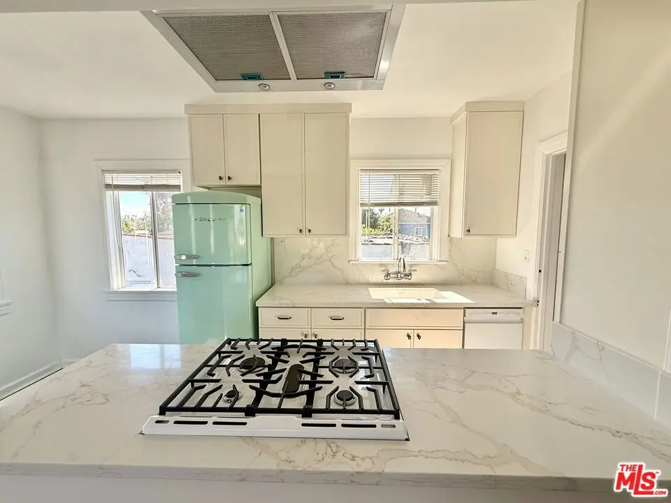 Residential Lease for rent at 3883 S Gramercy Place, Los Angeles, Los Angeles County, CA featuring 1 bed and 1 bath
