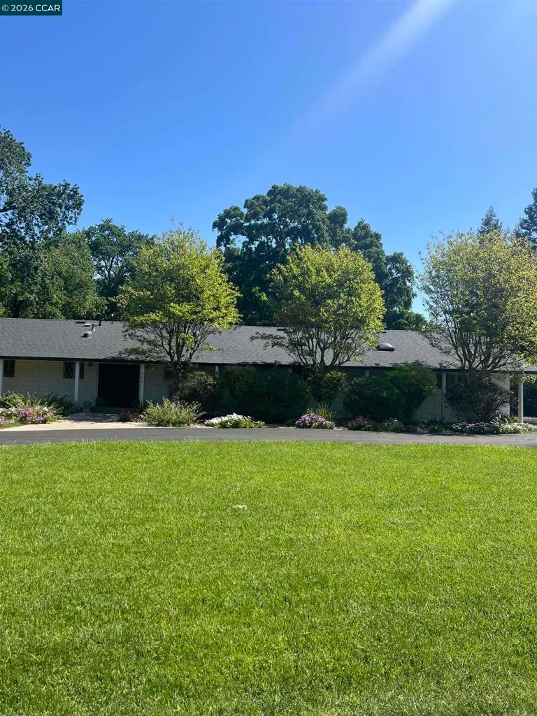 Single Family Residence for rent at 930 Lee lane, Concord, CA featuring 4 beds and 2 baths