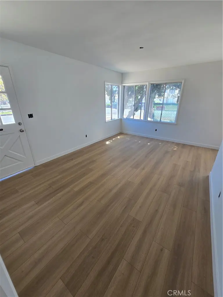 Duplex for rent at 687 N Glassell, Orange, CA featuring 3 beds and 3 baths