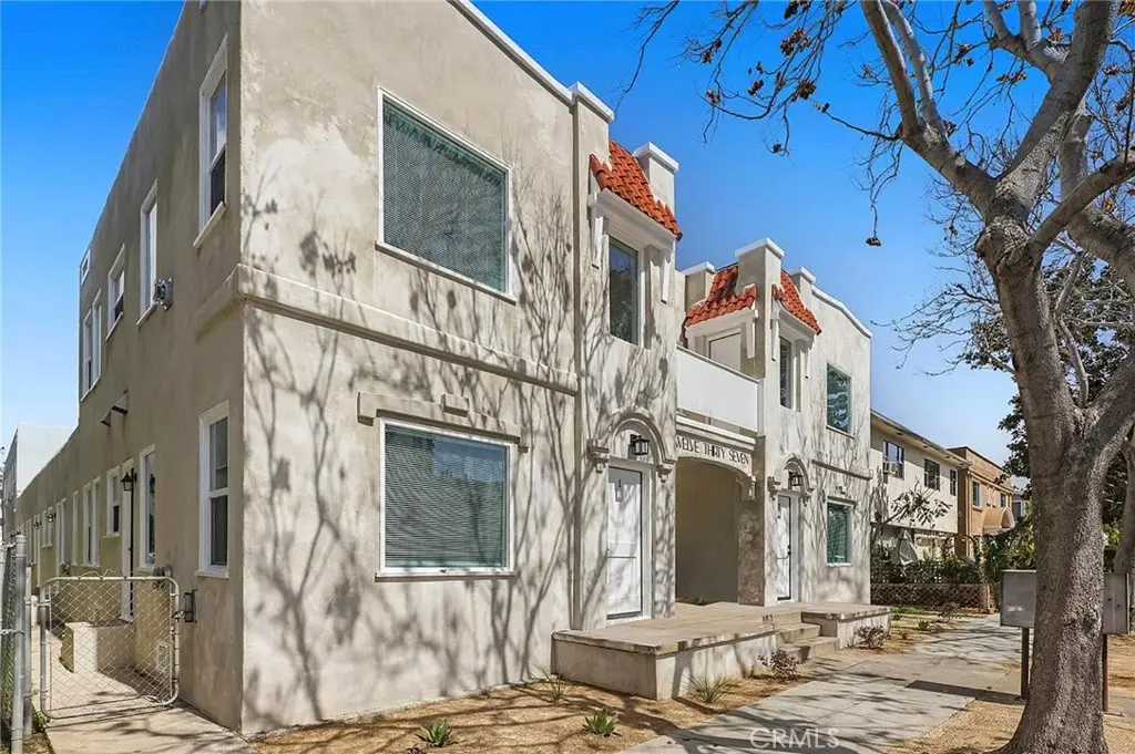 Residential Lease for rent at 1237 E 1st 1, Long Beach, Los Angeles County, CA featuring 1 bed and 1 bath