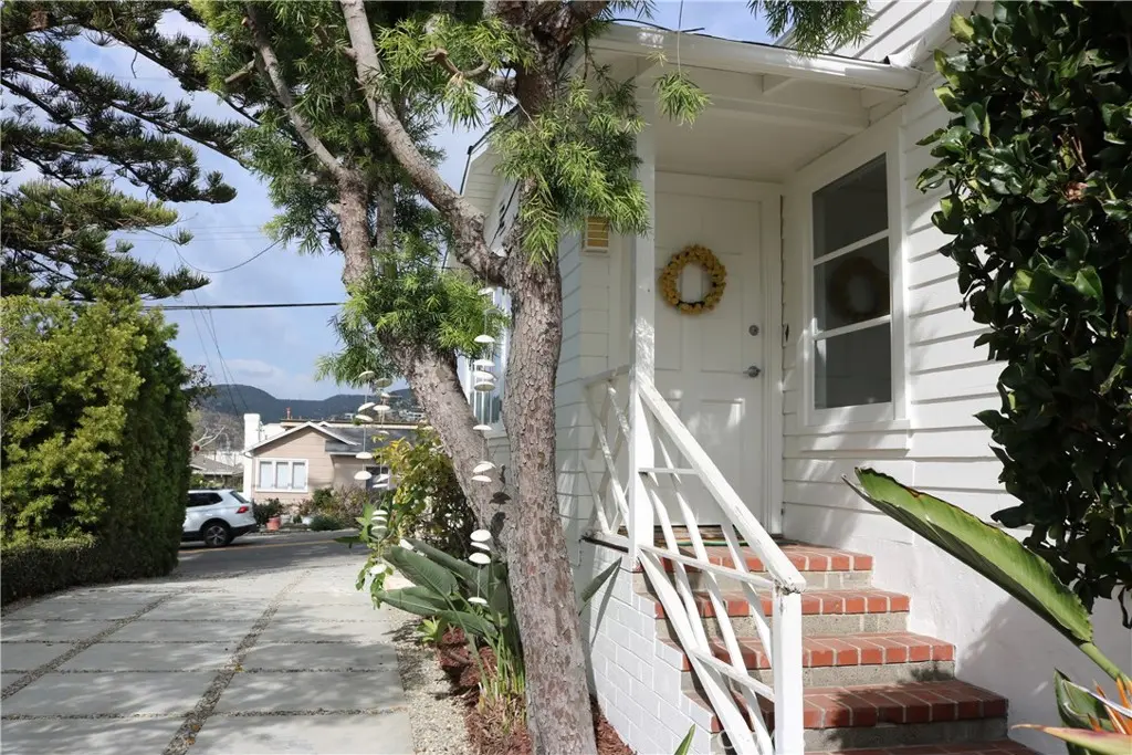 Single Family Residence for rent at 645 Thalia Street, Laguna Beach, CA featuring 2 beds and 2 baths