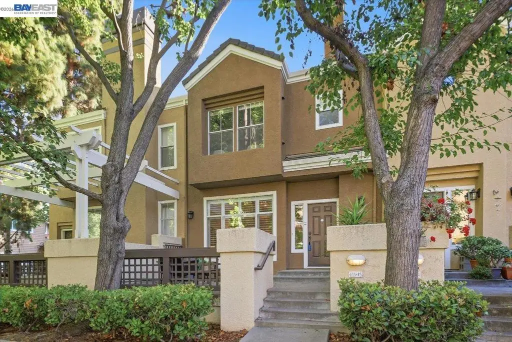 Townhouse for sale at 433 Camille Cir 15, San Jose, CA featuring 3 beds and 3 baths