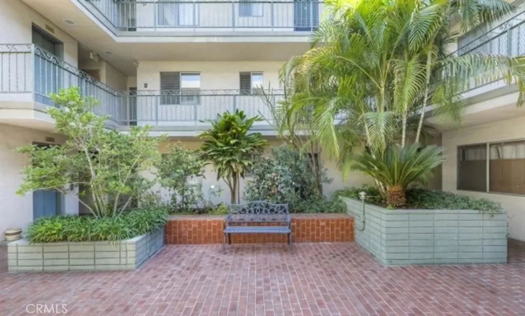 Condominium for sale at 4614 27 Finley, Los Angeles, CA featuring 2 beds and 2 baths