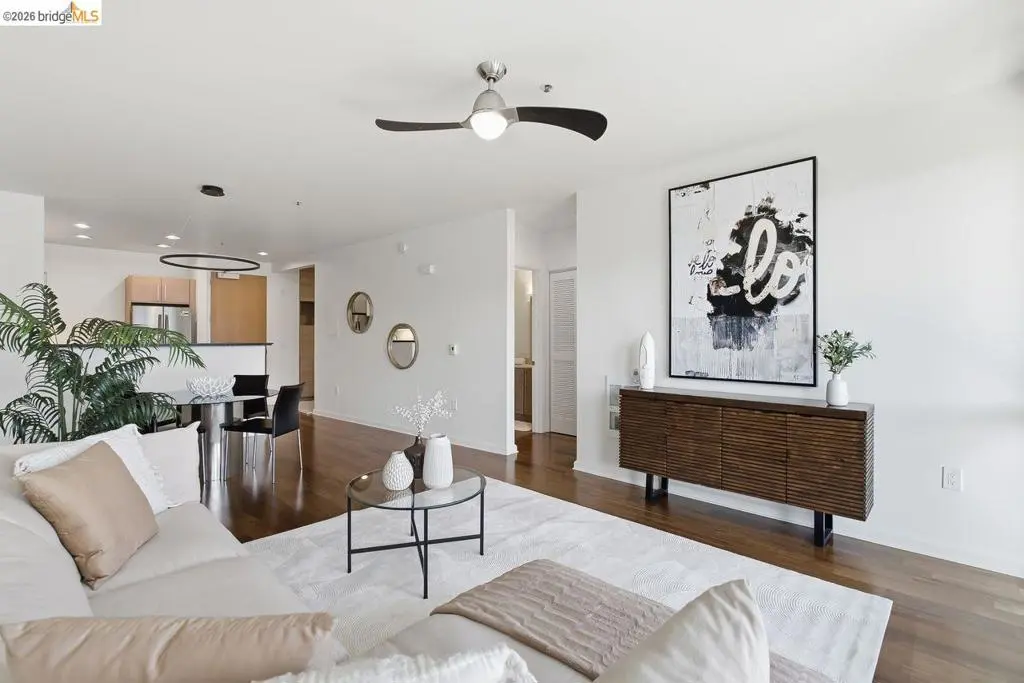 Condominium for sale at 200 2nd St 403, Oakland, CA featuring 1 bed and 1 bath