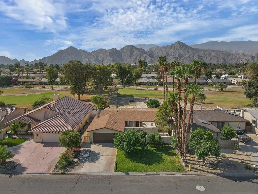 Residential Lease for rent at 76795 New York Avenue, Palm Desert, Riverside County, CA featuring 3 beds and 2 baths