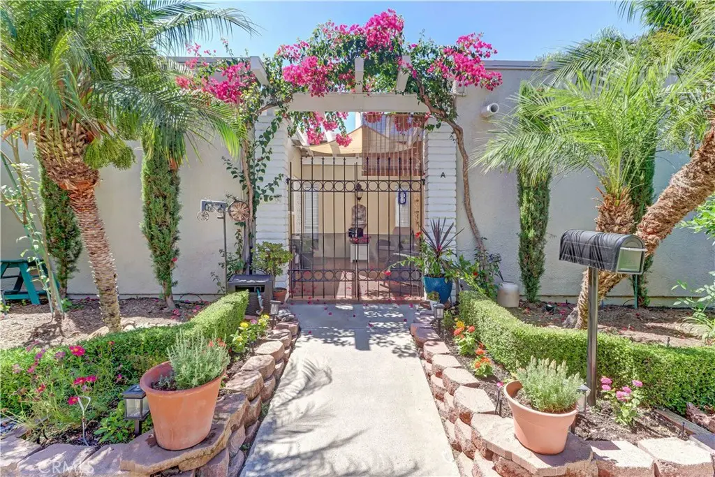 Stock Cooperative for sale at 2063 Via Mariposa East A, Laguna Woods, CA featuring 2 beds and 2 baths