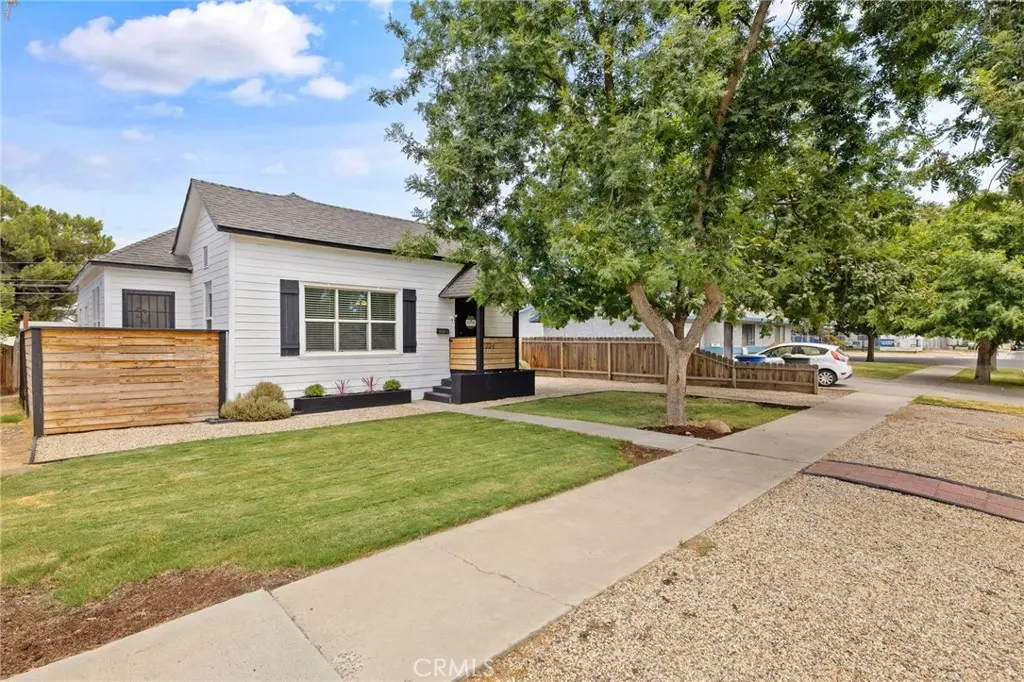 Single Family Residence for sale at 224 E 10th, Hanford, CA featuring 2 beds and 1 bath