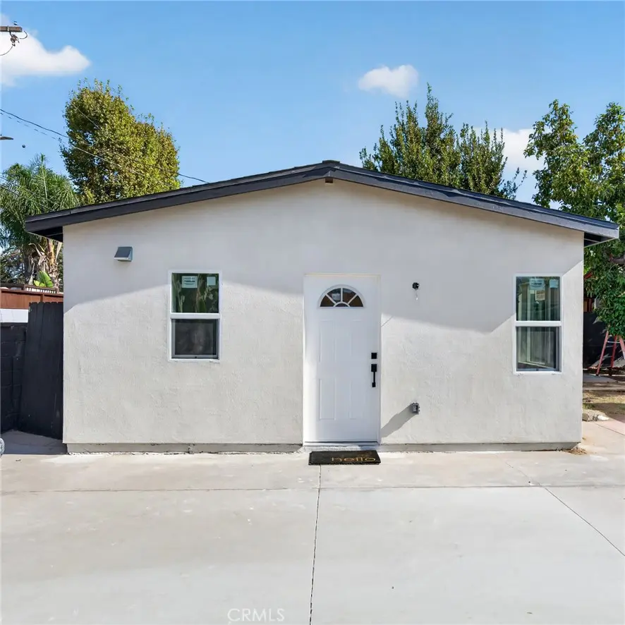 8953 Woodley ave, North Hills, CA — listing photo 1