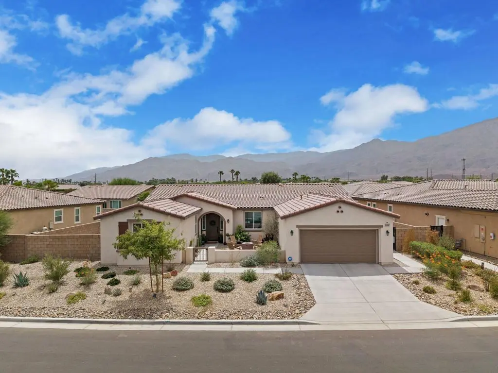 Single Family Residence for rent at 81887 Via Encinitas, La Quinta, CA featuring 3 beds and 3 baths