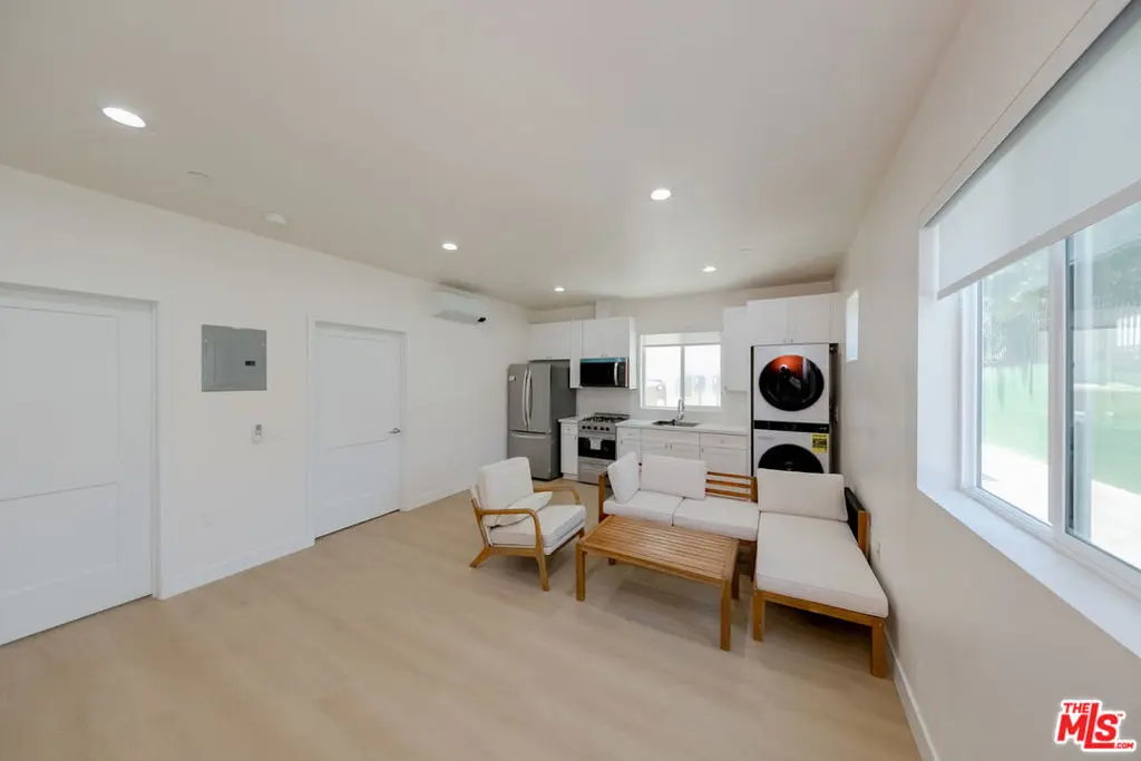 Residential Lease for rent at 237 N Chicago Street, Los Angeles, Los Angeles County, CA featuring 2 beds and 2 baths